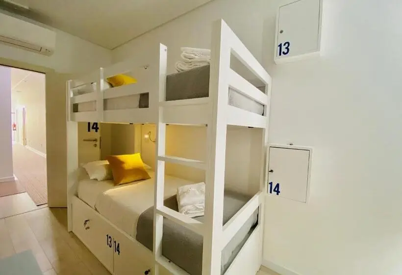 ルームシェアのワンベッド, Family Hostel Costa Nova