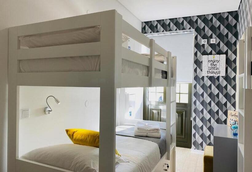 Кровать в Общей Комнате, Family Hostel Costa Nova