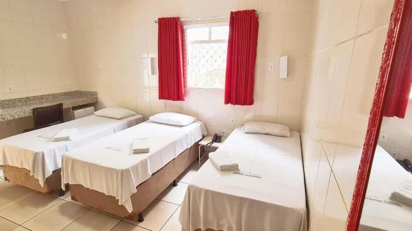 חדר סטנדרט לשלושה, Metrópole