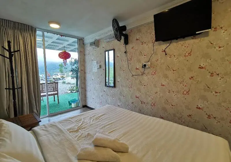 キングサイズベッドのスタンダードルーム, Oyo 89969 Mount Hill Villa Kundasang