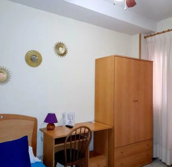 اتاق استاندارد یک نفره, Hostal Doña María