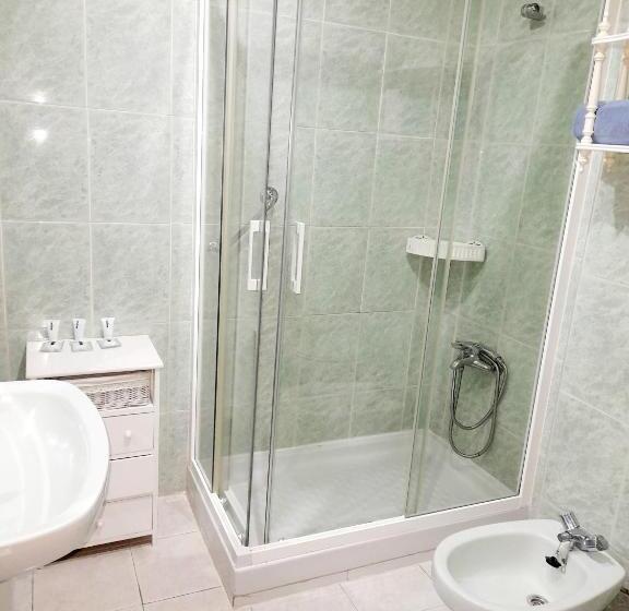 Номер Стандарт Трехместный, Hostal Doña María