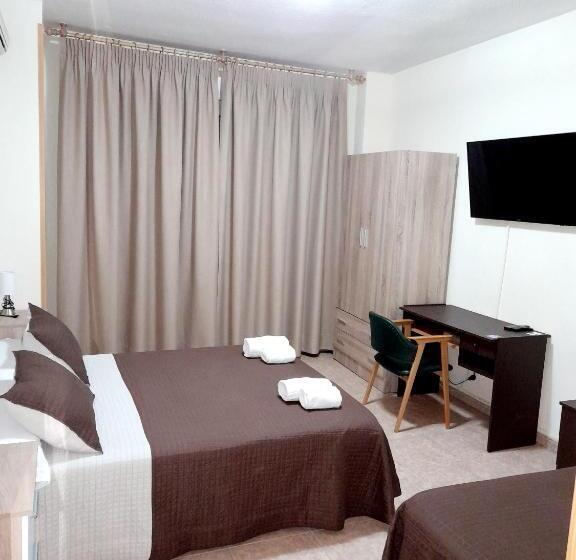 Номер Стандарт Трехместный, Hostal Doña María