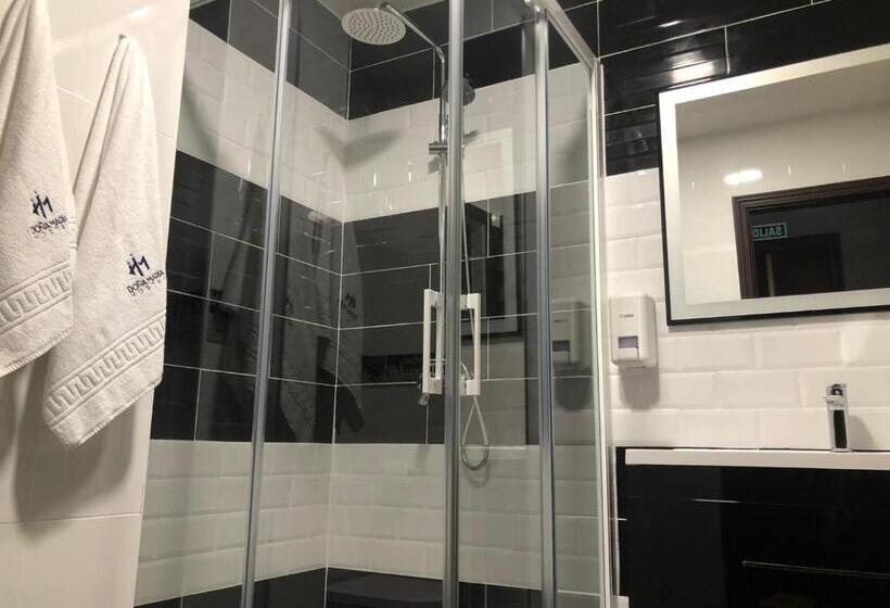 Люкс, Hostal Doña María