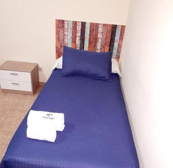 Номер Стандарт Трехместный, Hostal Doña María