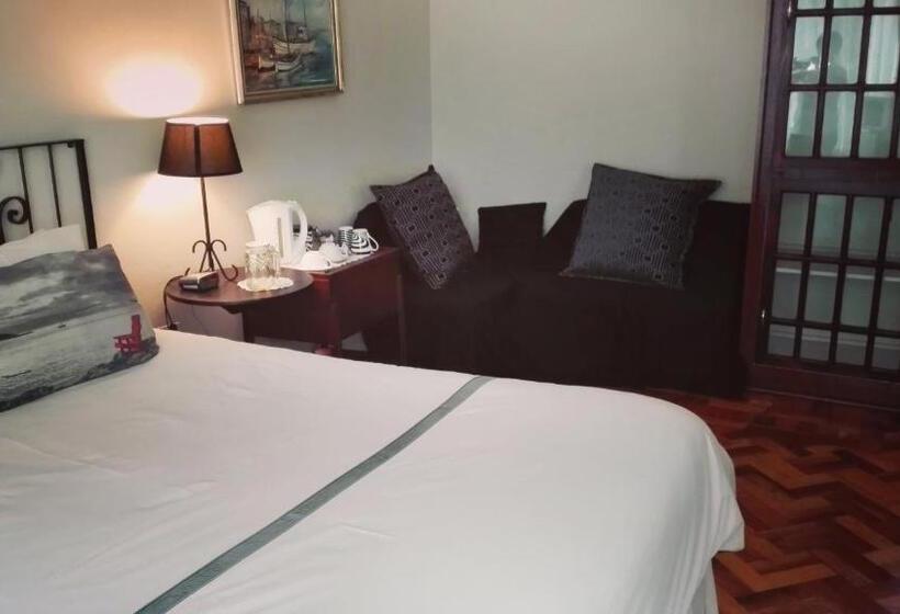 חדר דלוקס נוף לגינה, The Riverhouse Guesthouse