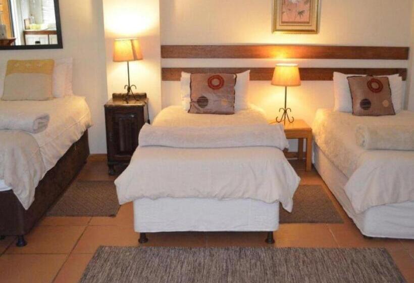 חדר משפחתי נוף לגינה, The Riverhouse Guesthouse