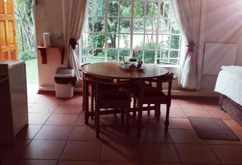 חדר משפחתי נוף לגינה, The Riverhouse Guesthouse