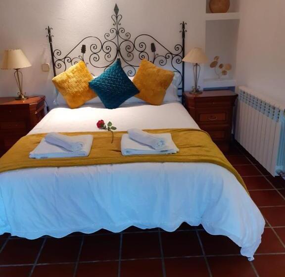 Standard Triple Room with Terrace, Mirador Del Vadillo