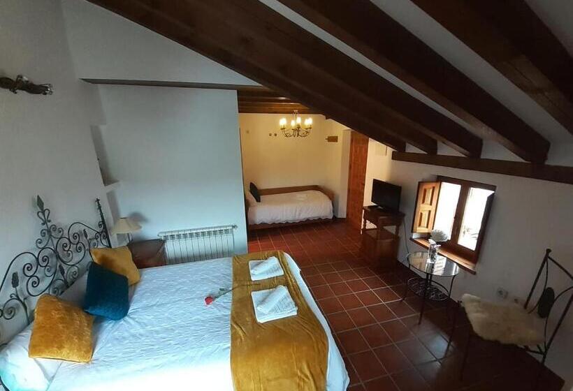 Standard Triple Room with Terrace, Mirador Del Vadillo