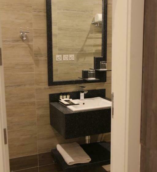 سوییت جونیور, Seven Palaces