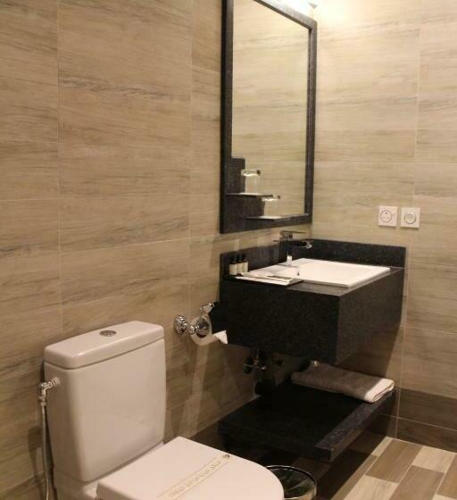 اتاق اکونومی, Seven Palaces