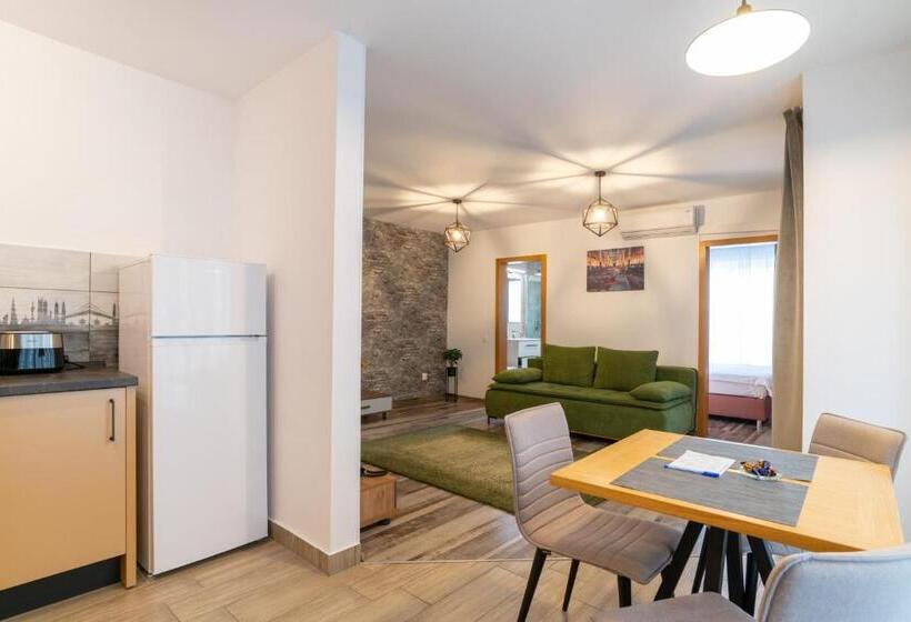 テラス付き１ベッドルームアパートメント, Tci Apartments