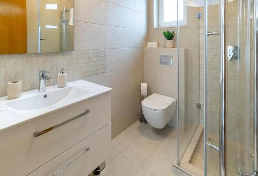 1 Bedroom Penthouse Apartment, Tci Apartments