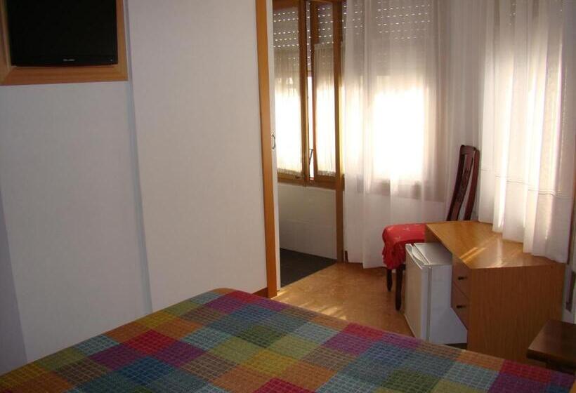 スタンダードルーム, Hostal Platja