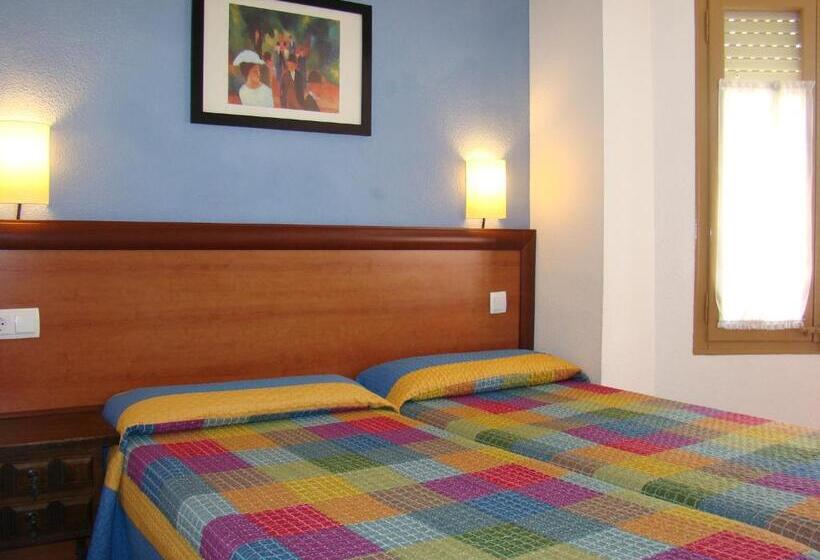 スタンダードトリプルルーム, Hostal Platja