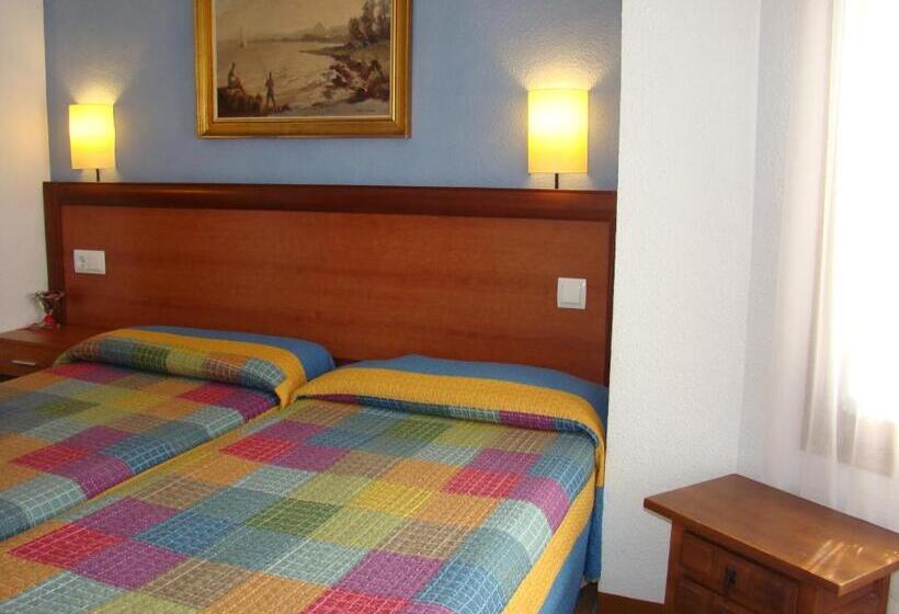スタンダードトリプルルーム, Hostal Platja