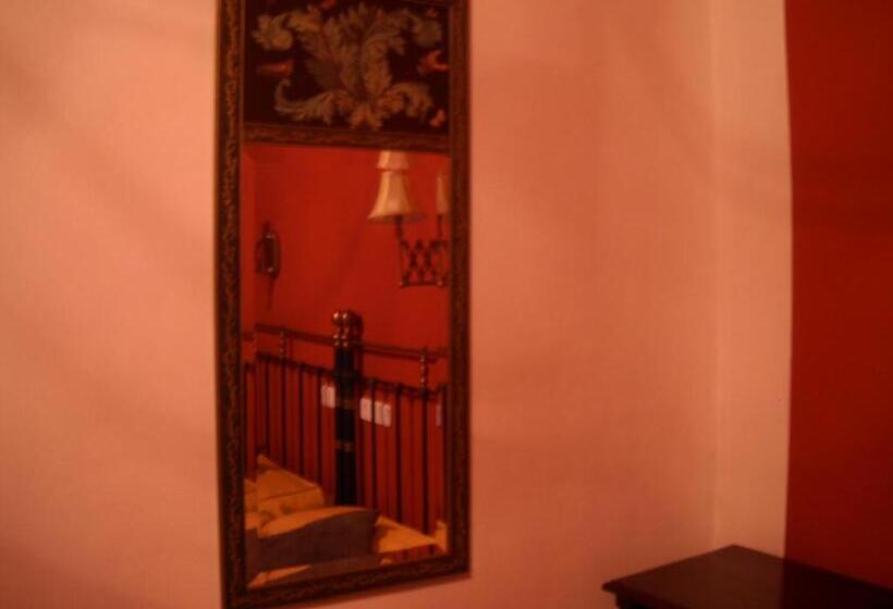 غرفة سوبيريور, Alvar Fanez