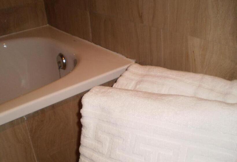 غرفة قياسية, Alvar Fanez