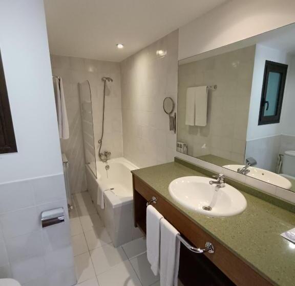 اتاق استاندارد, Aston