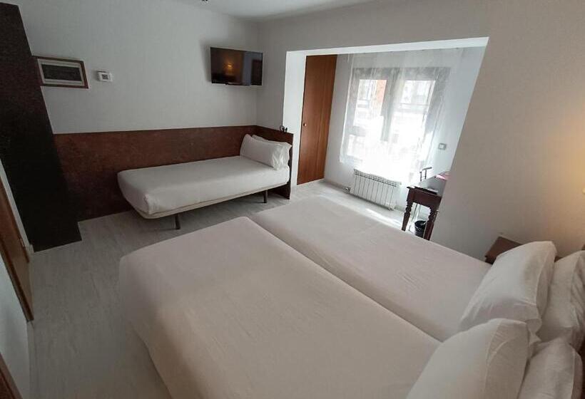 اتاق استاندارد سه نفره, Aston