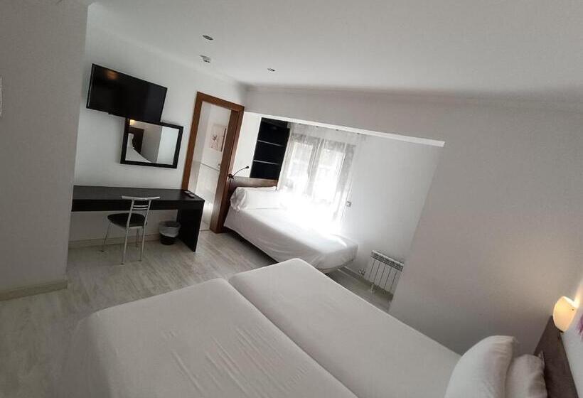 اتاق استاندارد سه نفره, Aston