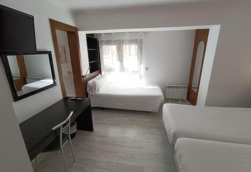 اتاق استاندارد سه نفره, Aston