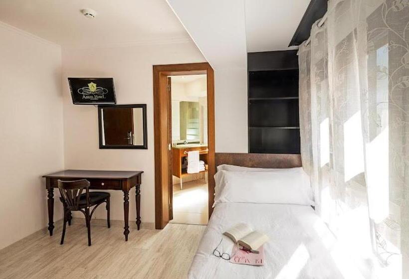 اتاق استاندارد سه نفره, Aston