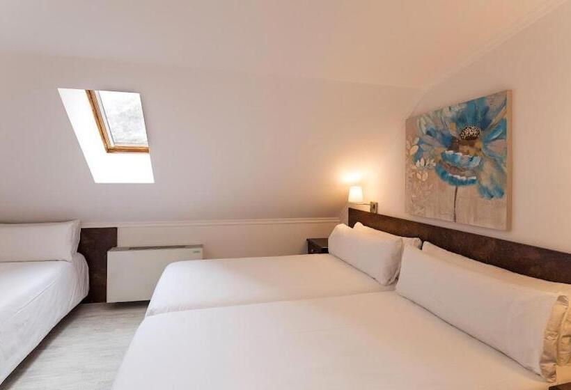 اتاق استاندارد سه نفره, Aston