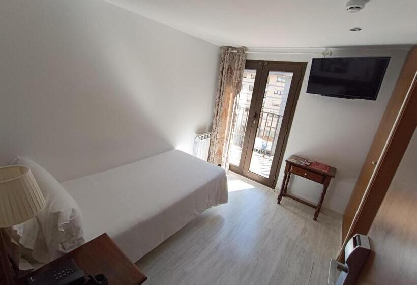 اتاق استاندارد یک تخته با بالکن, Aston