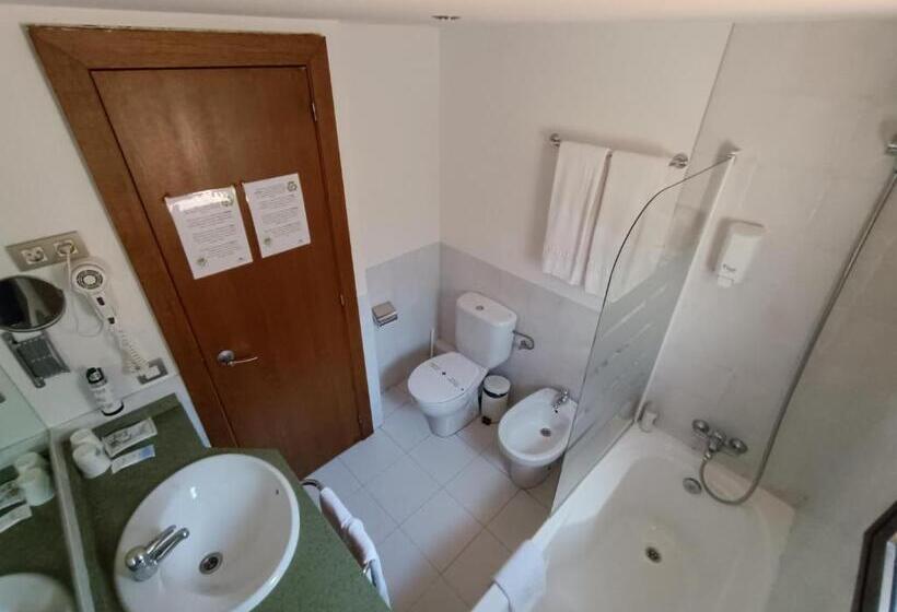 اتاق استاندارد با بالکن, Aston