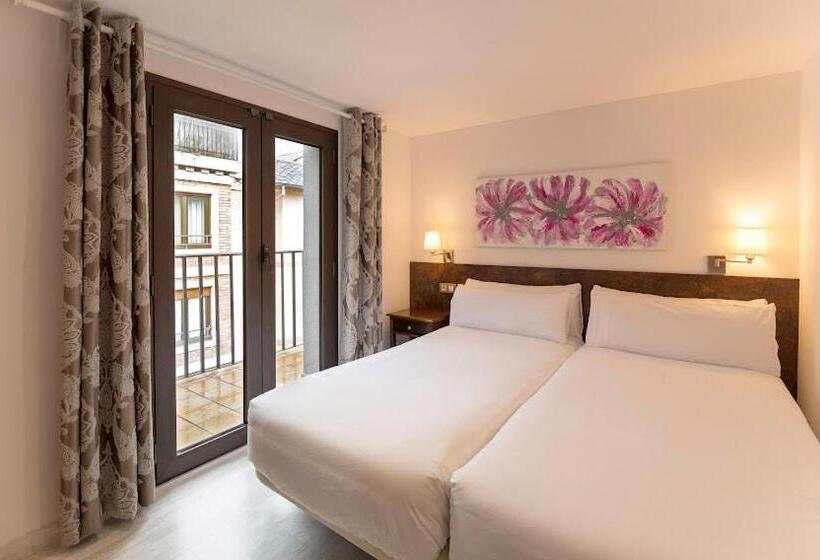 اتاق استاندارد با بالکن, Aston