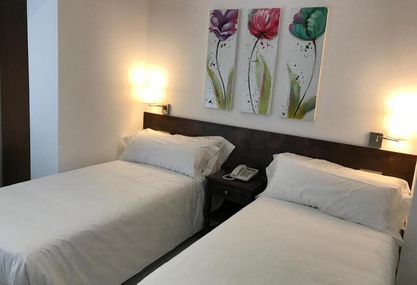 اتاق استاندارد با بالکن, Aston