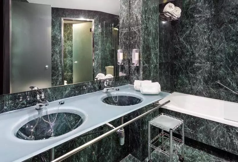 سوییت جونیور, B&b Hotel Jerez