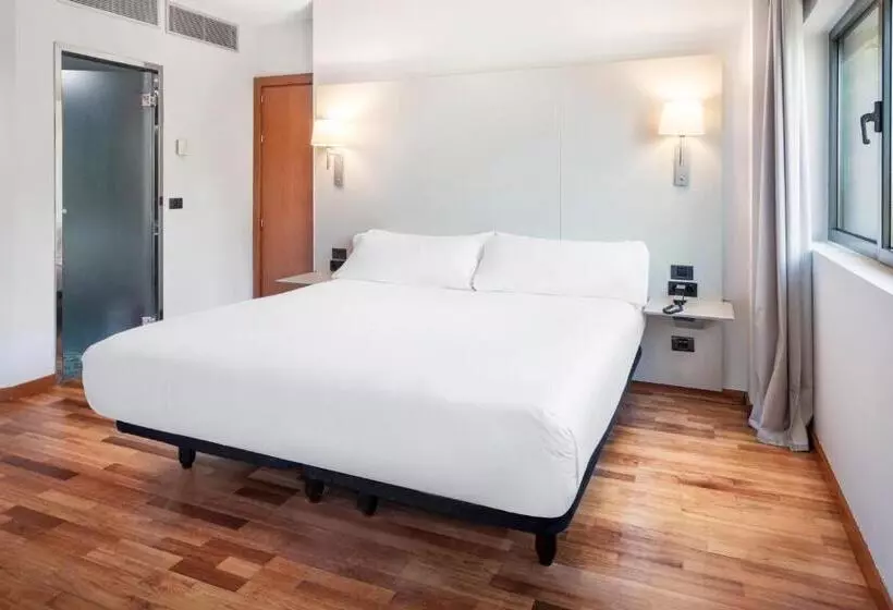 سوییت جونیور, B&b Hotel Jerez