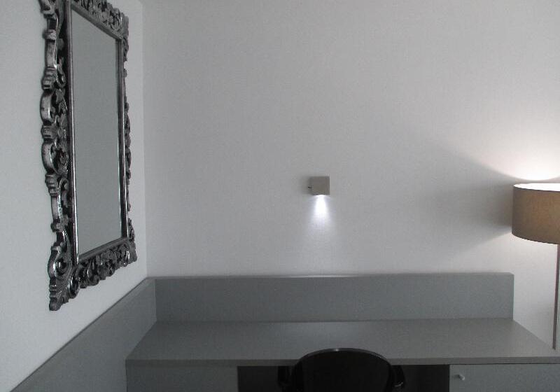 带城市景观的高级房间, Fenals Garden