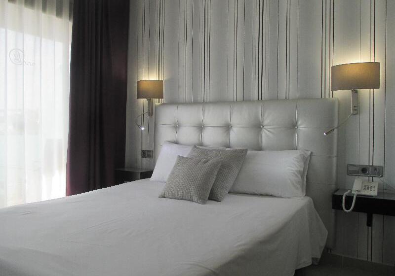 Номер Superior Вид на Бассейн, Fenals Garden