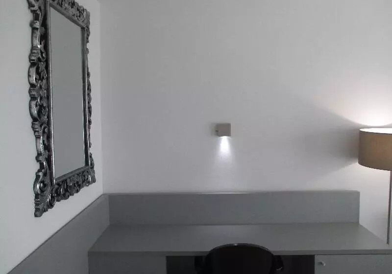 プールビュースタンダードルーム, Fenals Garden