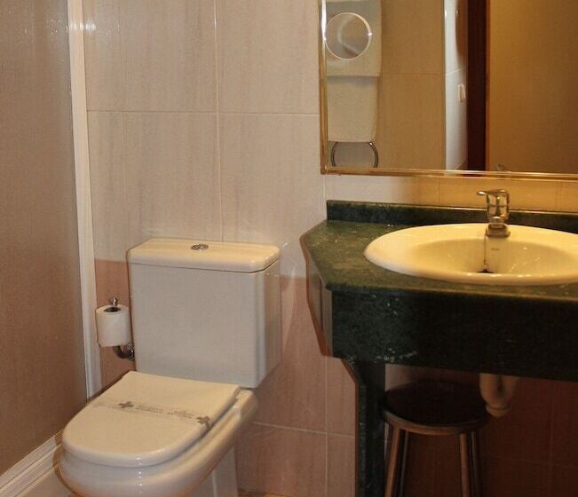 חדר דלוקס, Mondragon Hotela