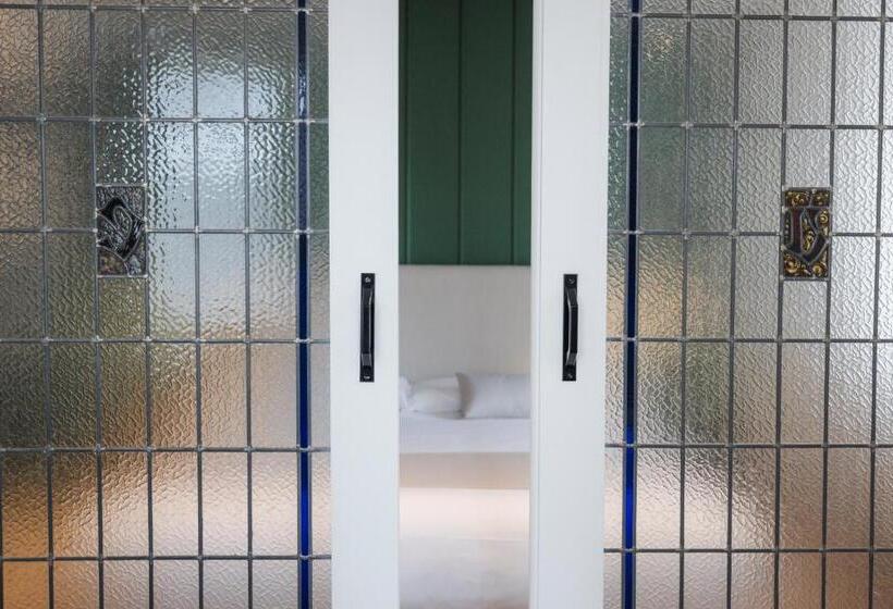 סוויטה, Mondragon Hotela