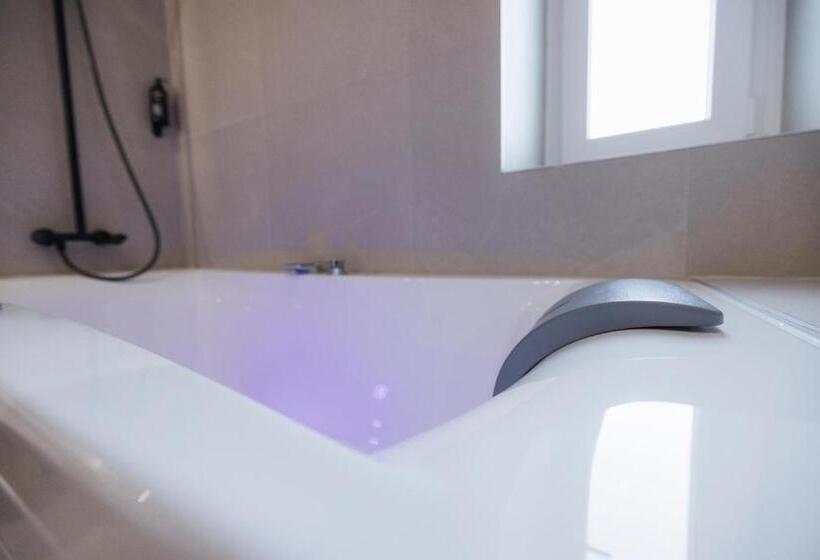 סוויטה, Mondragon Hotela