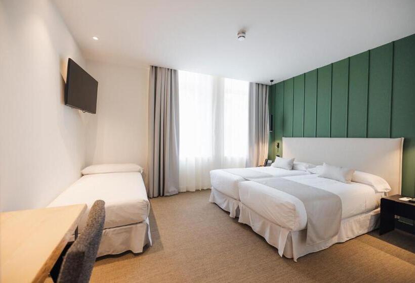 חדר סטנדרט לשלושה, Mondragon Hotela