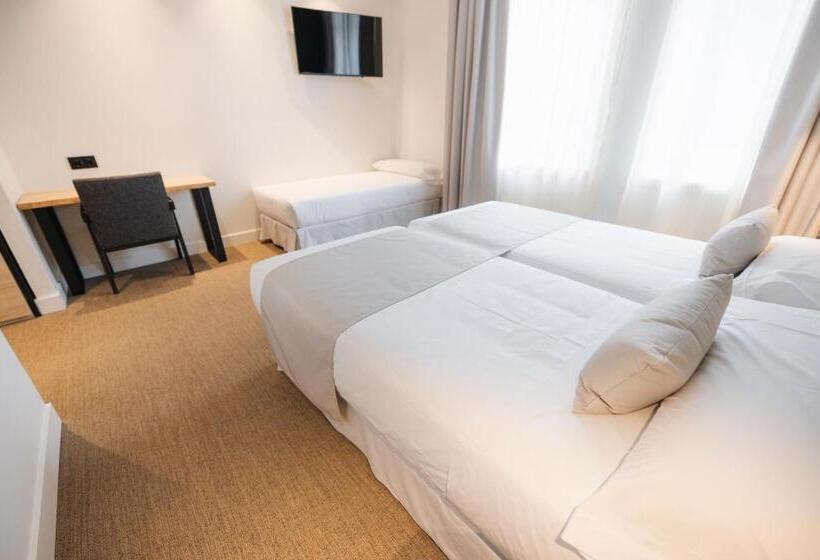 חדר סטנדרט לשלושה, Mondragon Hotela