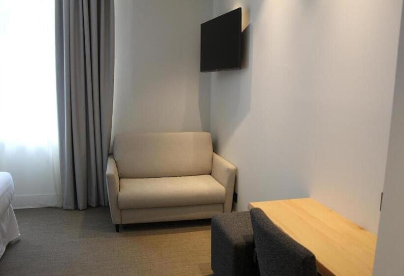 חדר סטנדרט לשלושה, Mondragon Hotela