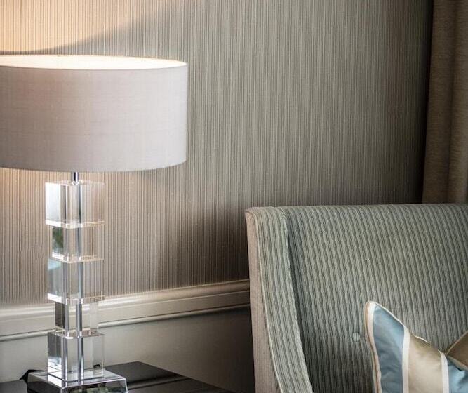 디럭스 룸, The Bristol