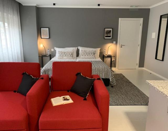 إستديو عائلى, Bus Station Suites & Studios