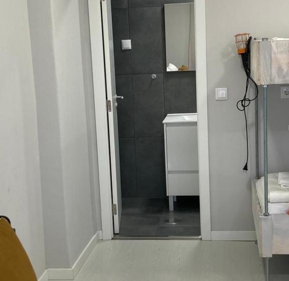 غرفة عائلية, Bus Station Suites & Studios