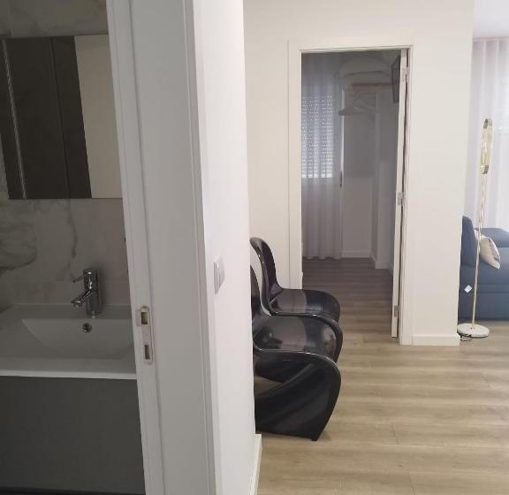 إستوديو سوبيريور, Bus Station Suites & Studios