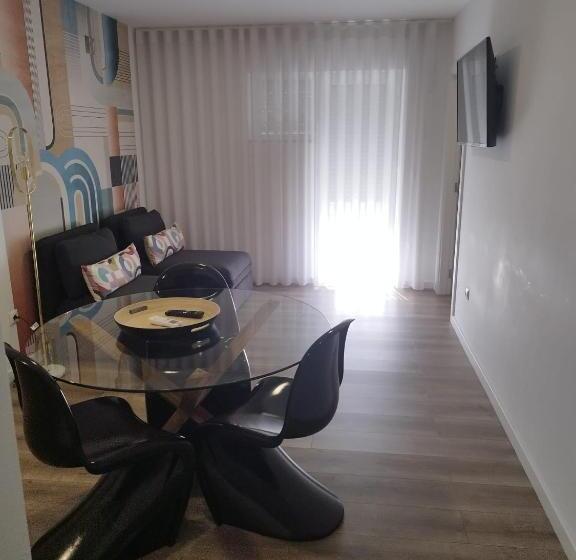 استودیوی سوپریور, Bus Station Suites & Studios