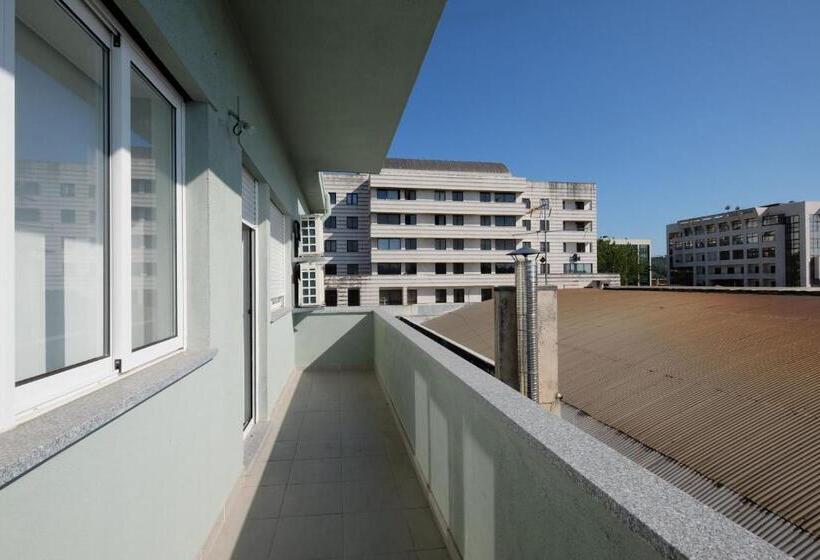 استودیو خانوادگی, Bus Station Suites & Studios